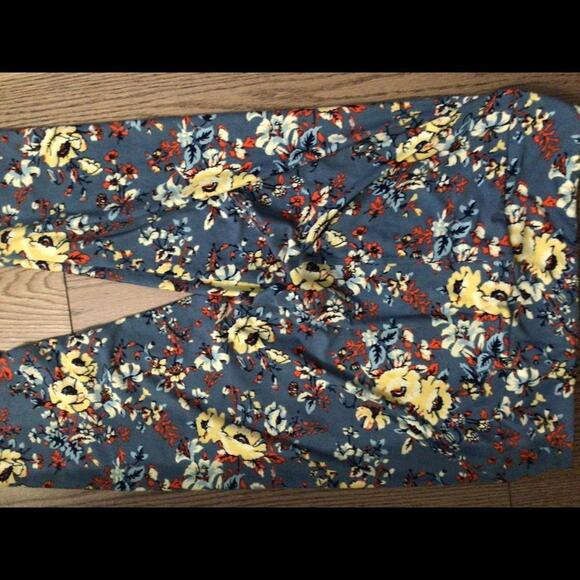 LuLaRoe Leggings Slate blue with Flowers Tall &Curvy - Picture 6 of 6